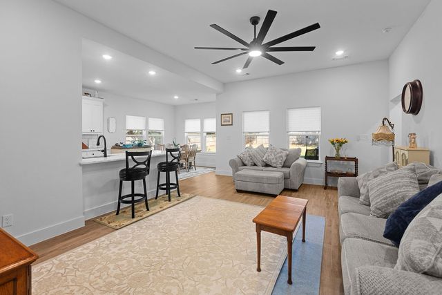 201 W South Street, Whitesboro, TX 76273