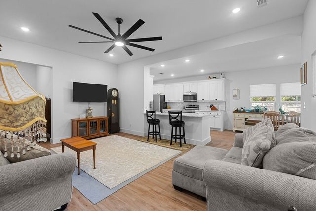 201 W South Street, Whitesboro, TX 76273