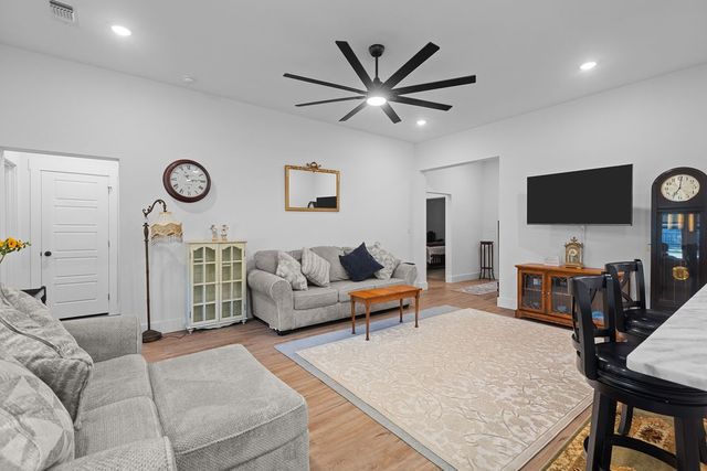 201 W South Street, Whitesboro, TX 76273