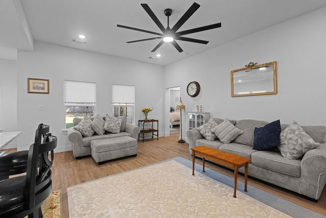 201 W South Street, Whitesboro, TX 76273