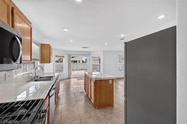 6483 New Brunswick Avenue, Las Vegas, NV 89110