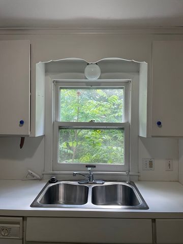 51 Jeffrey Ln, Amherst, MA 01002