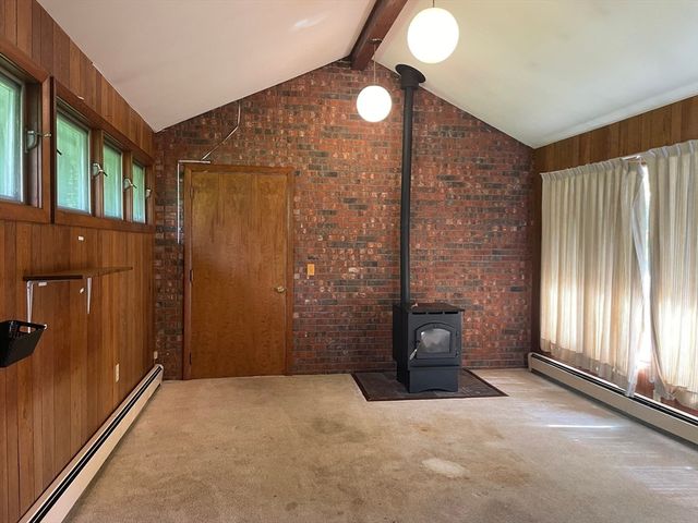 51 Jeffrey Ln, Amherst, MA 01002