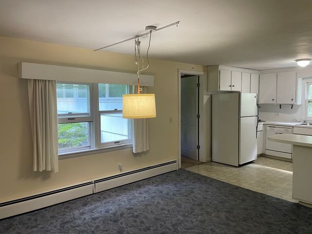 51 Jeffrey Ln, Amherst, MA 01002