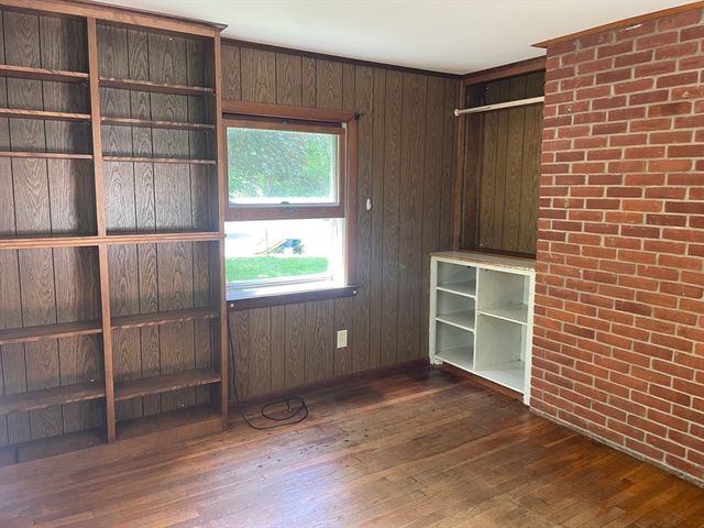 51 Jeffrey Ln, Amherst, MA 01002