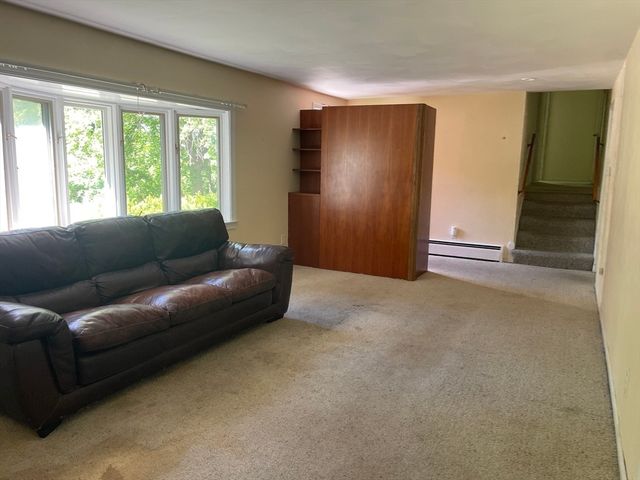 51 Jeffrey Ln, Amherst, MA 01002