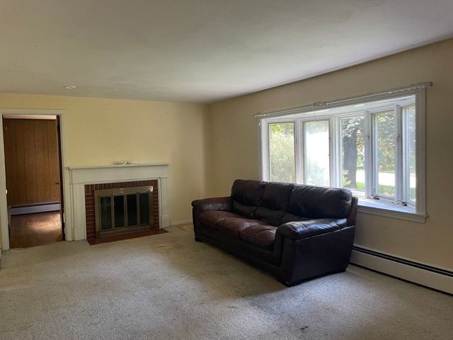 51 Jeffrey Ln, Amherst, MA 01002