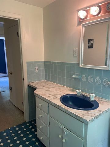 51 Jeffrey Ln, Amherst, MA 01002