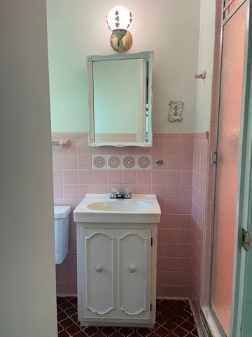 51 Jeffrey Ln, Amherst, MA 01002