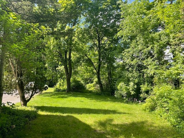 51 Jeffrey Ln, Amherst, MA 01002