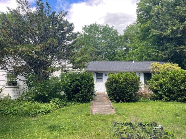 51 Jeffrey Ln, Amherst, MA 01002