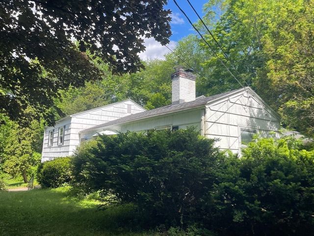 51 Jeffrey Ln, Amherst, MA 01002