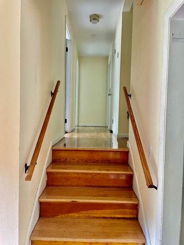 51 Jeffrey Ln, Amherst, MA 01002