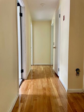 51 Jeffrey Ln, Amherst, MA 01002