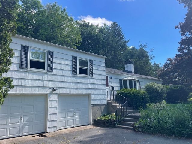 51 Jeffrey Ln, Amherst, MA 01002