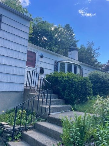 51 Jeffrey Ln, Amherst, MA 01002