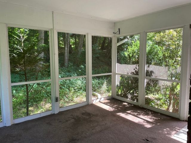 51 Jeffrey Ln, Amherst, MA 01002