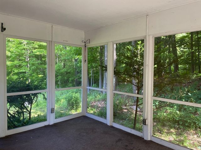 51 Jeffrey Ln, Amherst, MA 01002