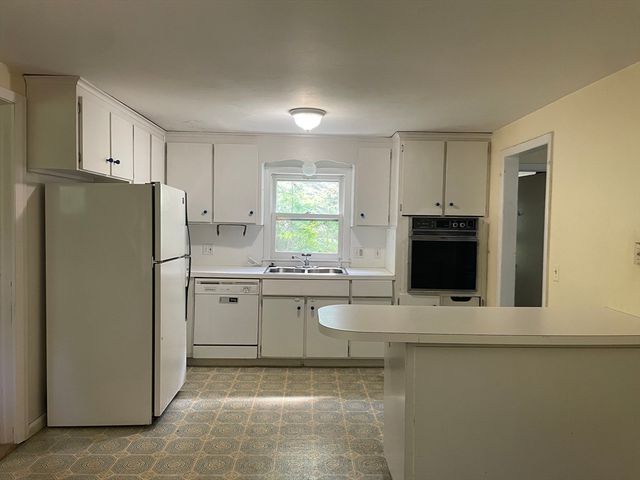 51 Jeffrey Ln, Amherst, MA 01002