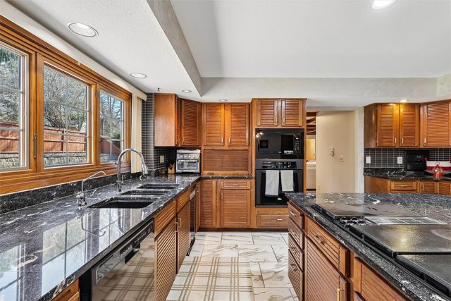 707 38th Street, West Des Moines, IA 50265