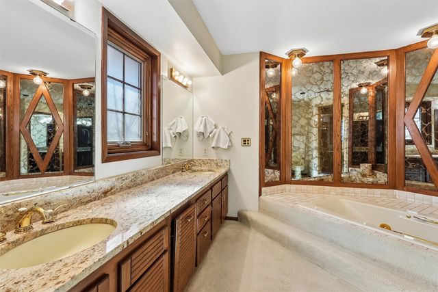 707 38th Street, West Des Moines, IA 50265