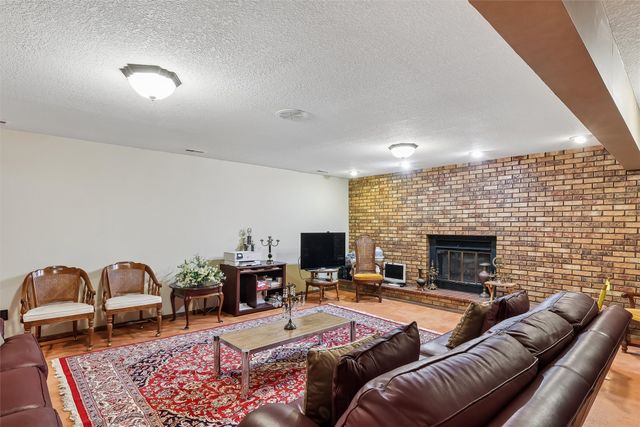 707 38th Street, West Des Moines, IA 50265