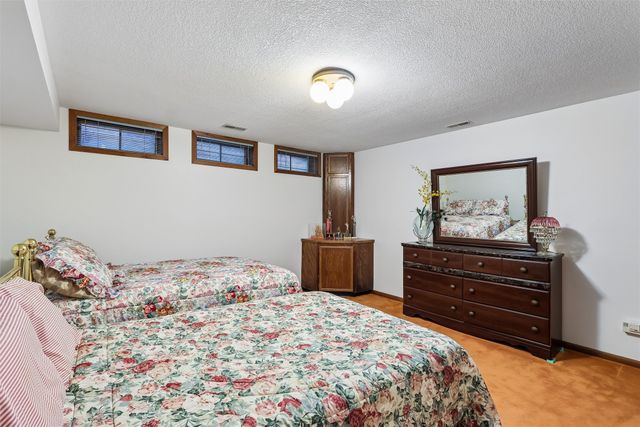 707 38th Street, West Des Moines, IA 50265