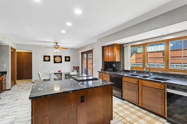 707 38th Street, West Des Moines, IA 50265