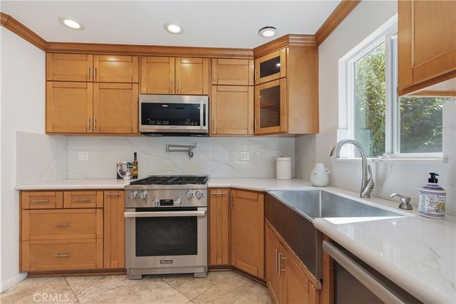 5943 Julian, Tarzana, CA 91356