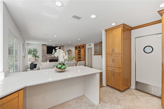 5943 Julian, Tarzana, CA 91356