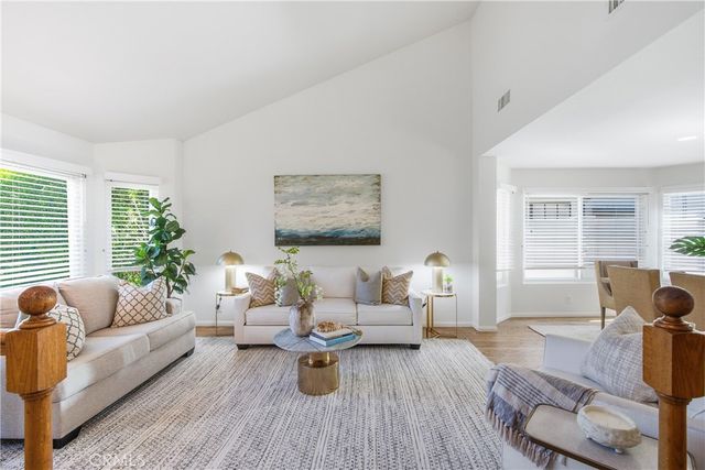 5943 Julian, Tarzana, CA 91356