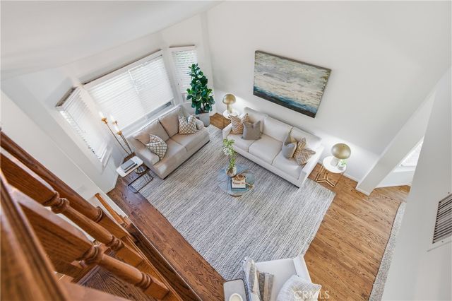 5943 Julian, Tarzana, CA 91356