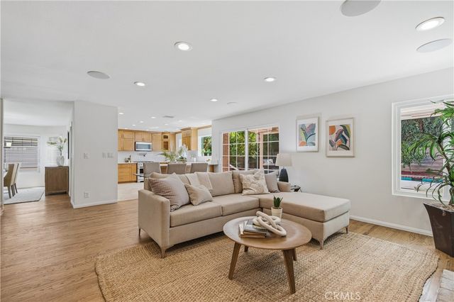 5943 Julian, Tarzana, CA 91356