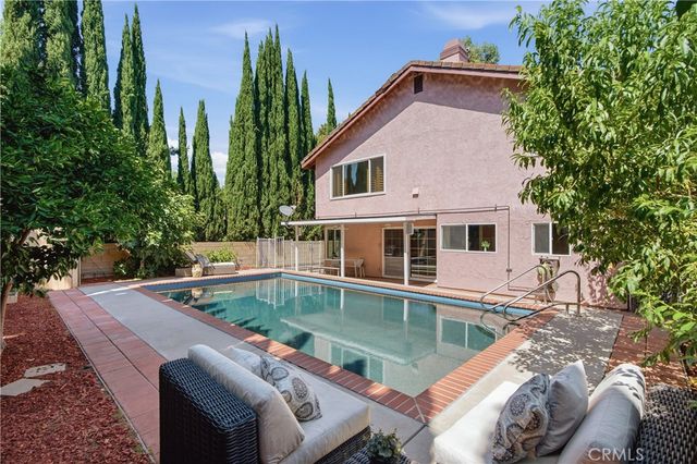 5943 Julian, Tarzana, CA 91356