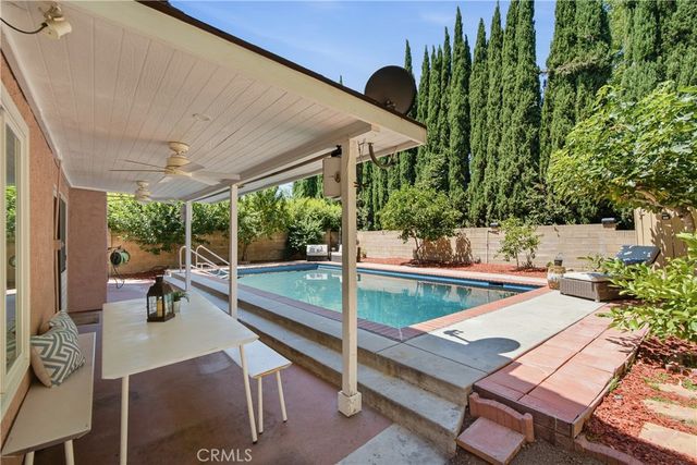 5943 Julian, Tarzana, CA 91356