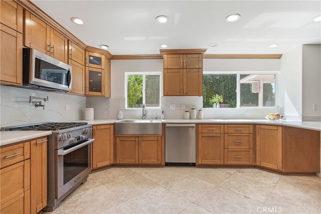 5943 Julian, Tarzana, CA 91356