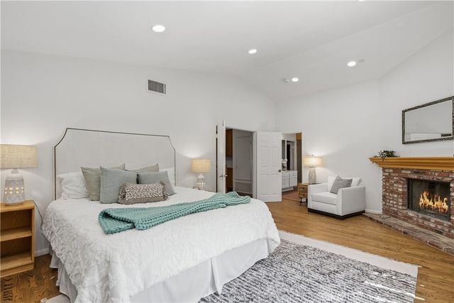 5943 Julian, Tarzana, CA 91356