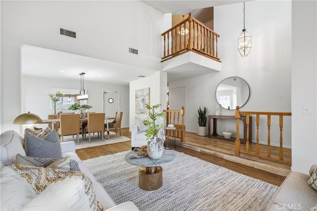 5943 Julian, Tarzana, CA 91356
