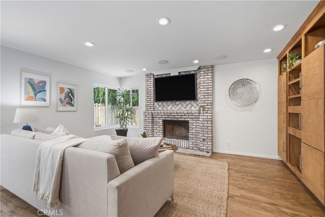 5943 Julian, Tarzana, CA 91356