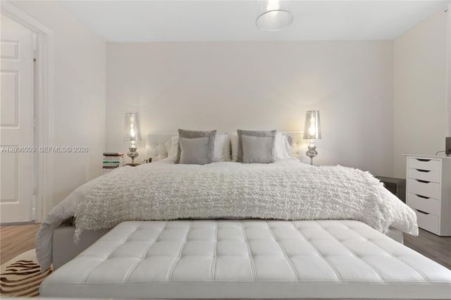 10842 NW 53rd Ln, Doral, FL 33178