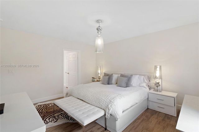 10842 NW 53rd Ln, Doral, FL 33178