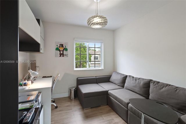 10842 NW 53rd Ln, Doral, FL 33178