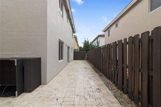 10842 NW 53rd Ln, Doral, FL 33178