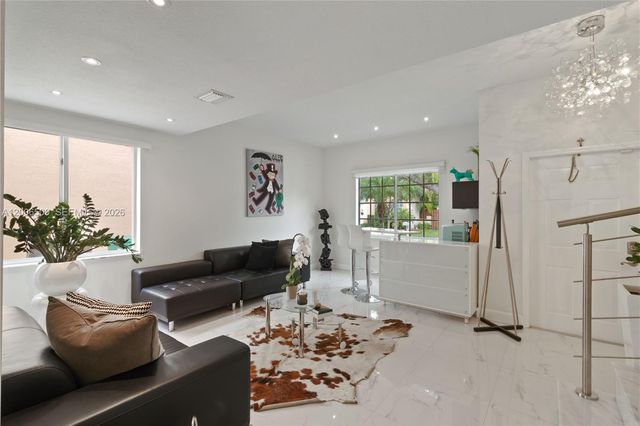 10842 NW 53rd Ln, Doral, FL 33178