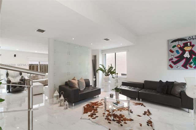 10842 NW 53rd Ln, Doral, FL 33178