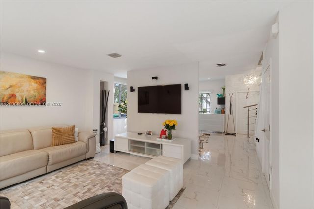 10842 NW 53rd Ln, Doral, FL 33178