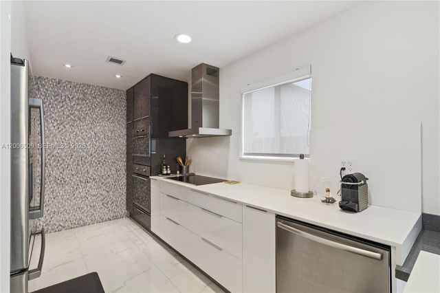 10842 NW 53rd Ln, Doral, FL 33178