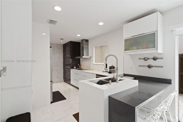 10842 NW 53rd Ln, Doral, FL 33178