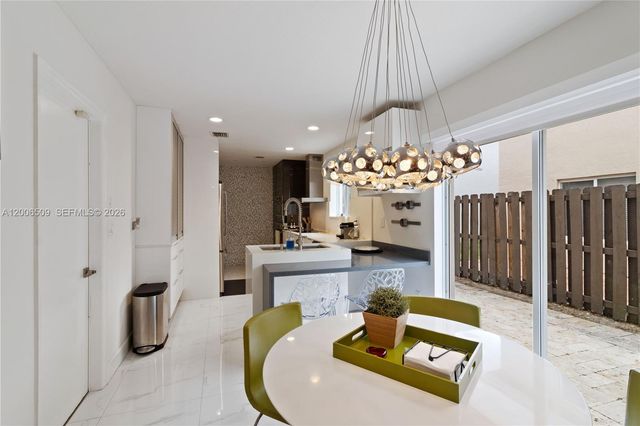 10842 NW 53rd Ln, Doral, FL 33178