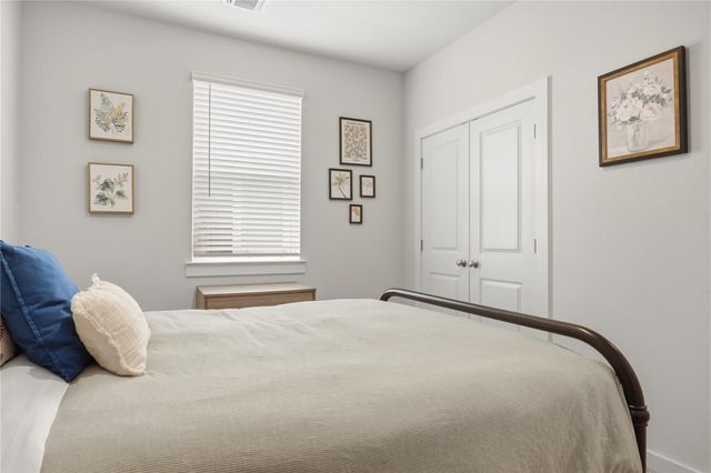 514 Clearlake DR, Hutto, TX 78634